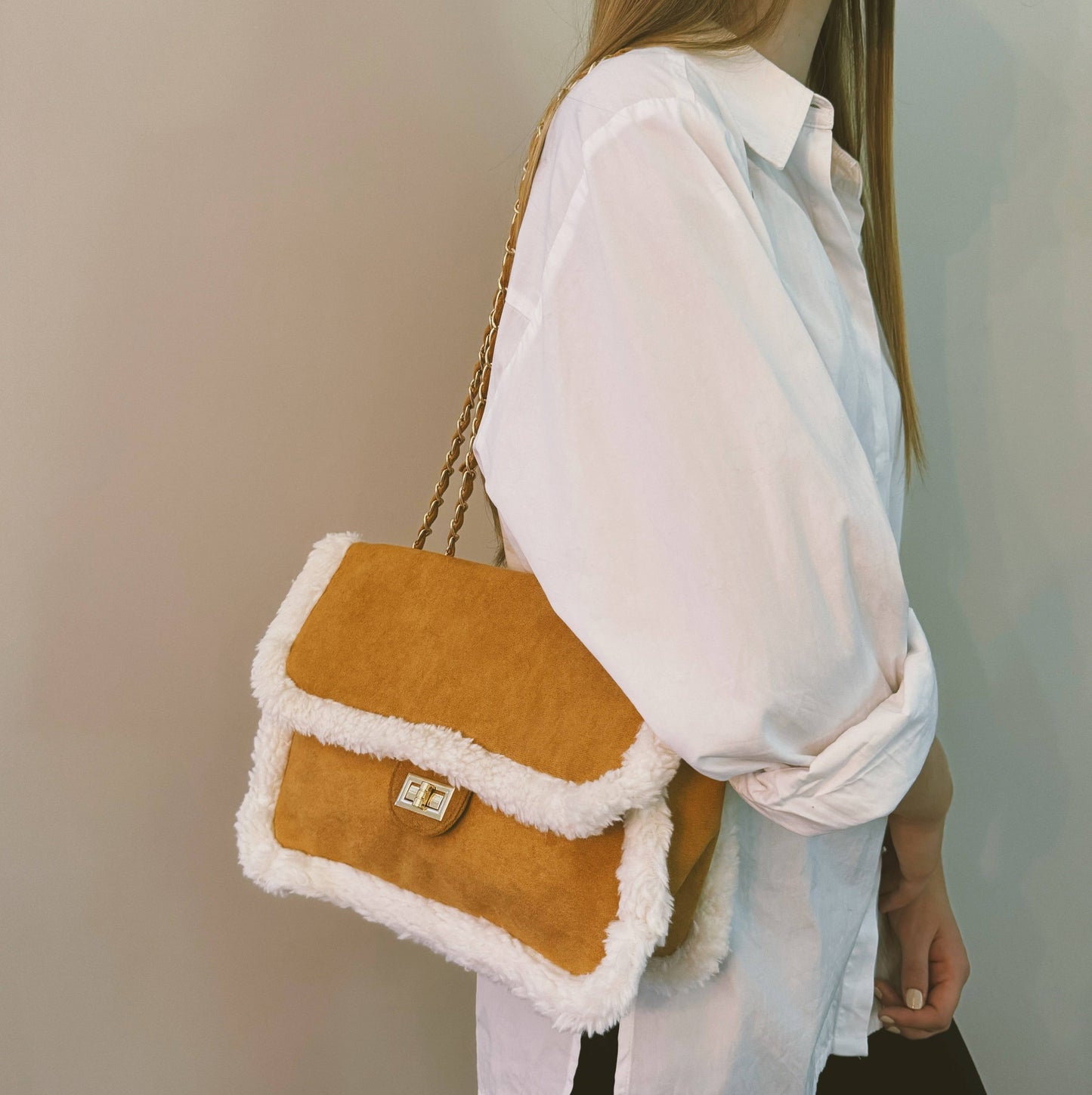 Luxe Deluxe Chain Shoulder Bag: Creamy Caramel